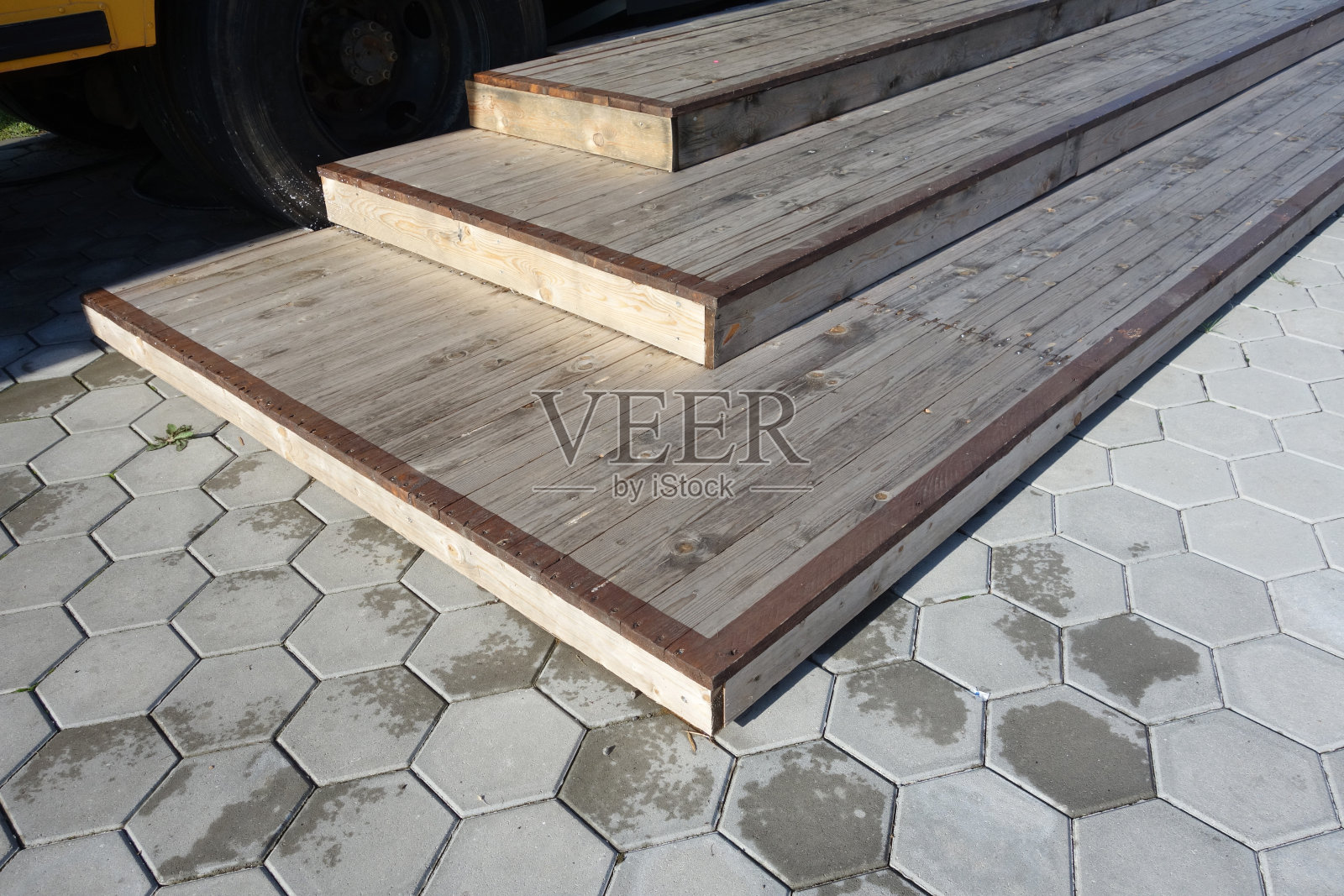 外面有楼梯和楼梯照片摄影图片