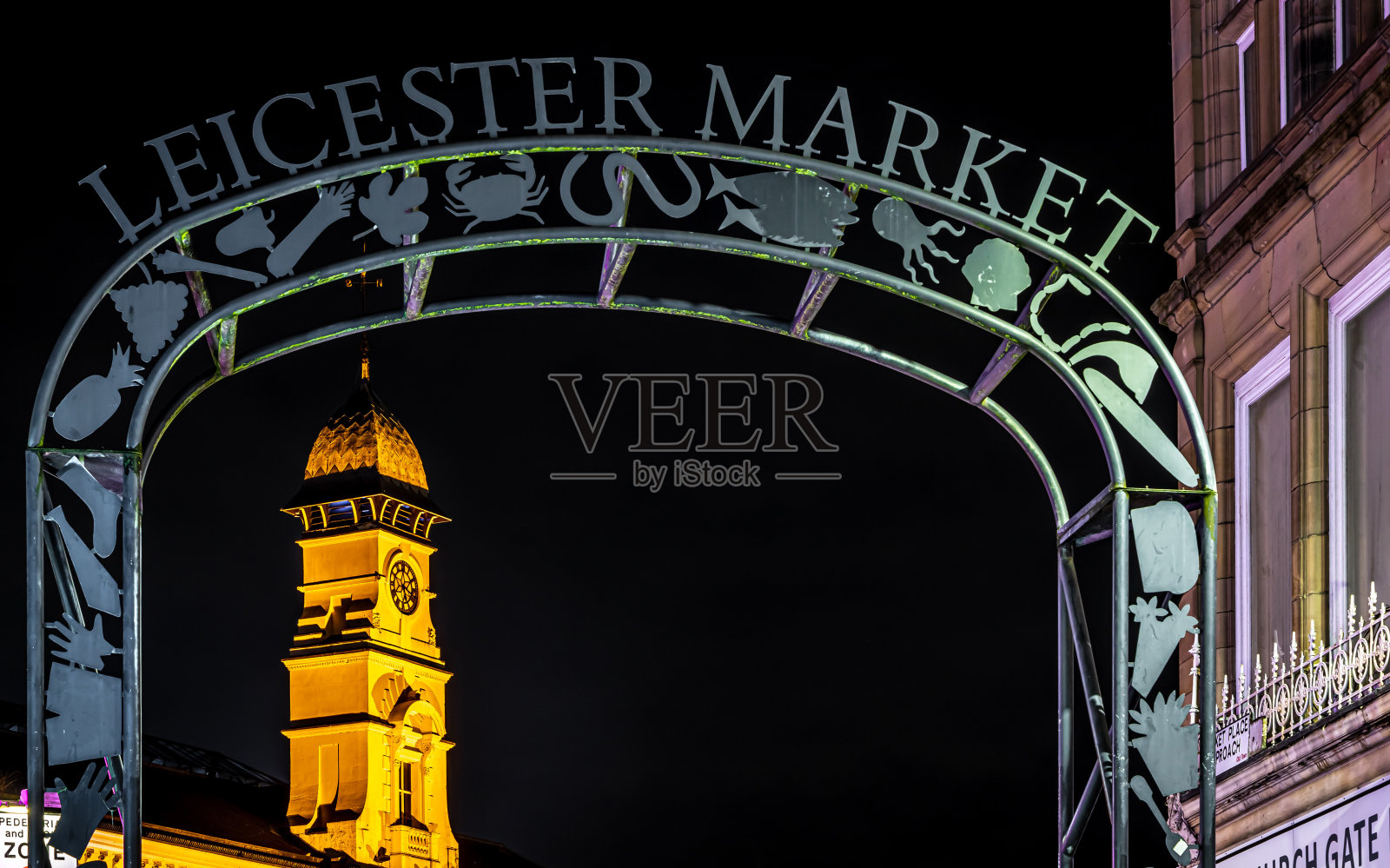 圣诞节期间，英国东米德兰兹地区的城市莱斯特的夜景照片摄影图片