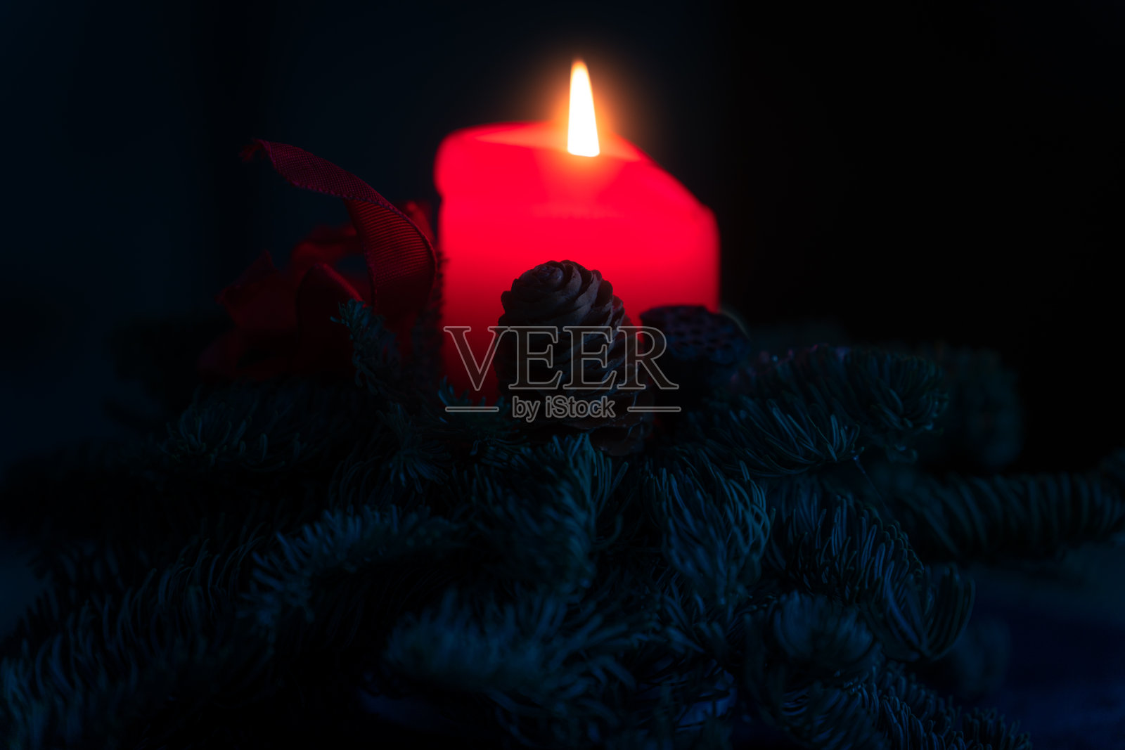 圣诞节的烛光喜怒无常照片摄影图片