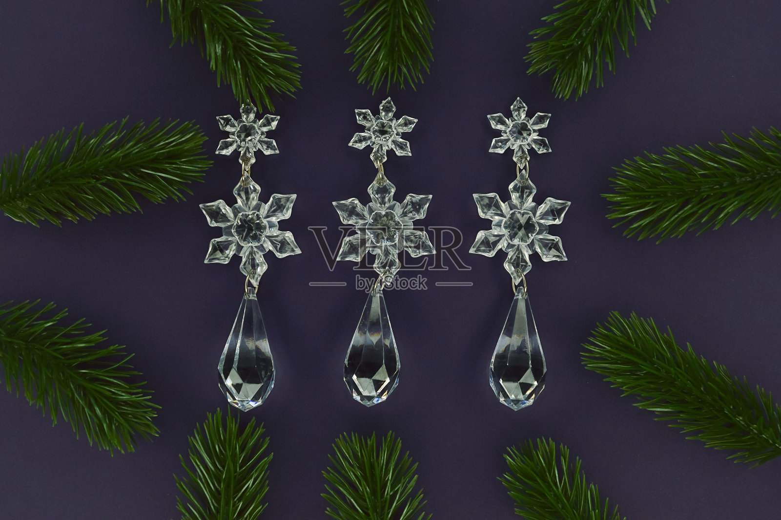 准备新年快乐和圣诞快乐的背景。冬天的假期。装饰的装饰。照片摄影图片