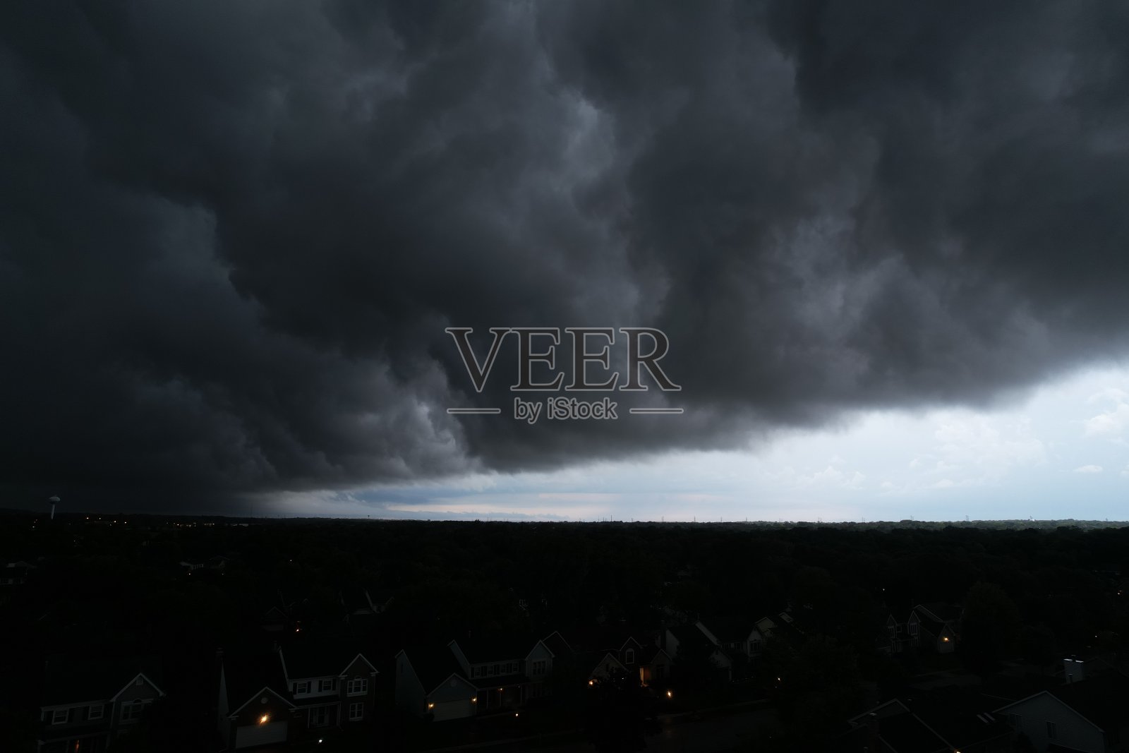 暴风雨的夜晚照片摄影图片