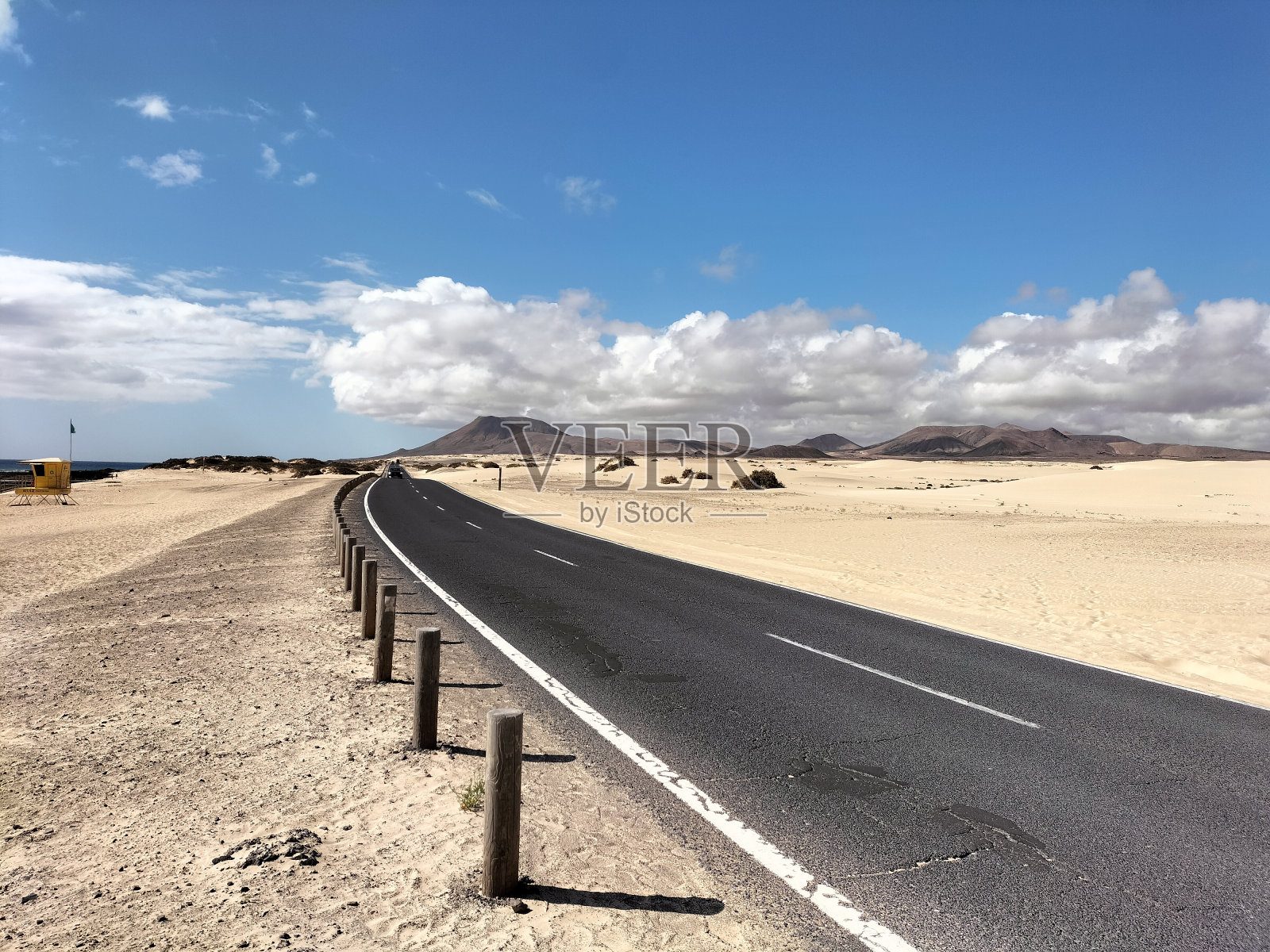 阳光明媚的富埃特文图拉岛Corralejo的沙丘和海滩照片摄影图片