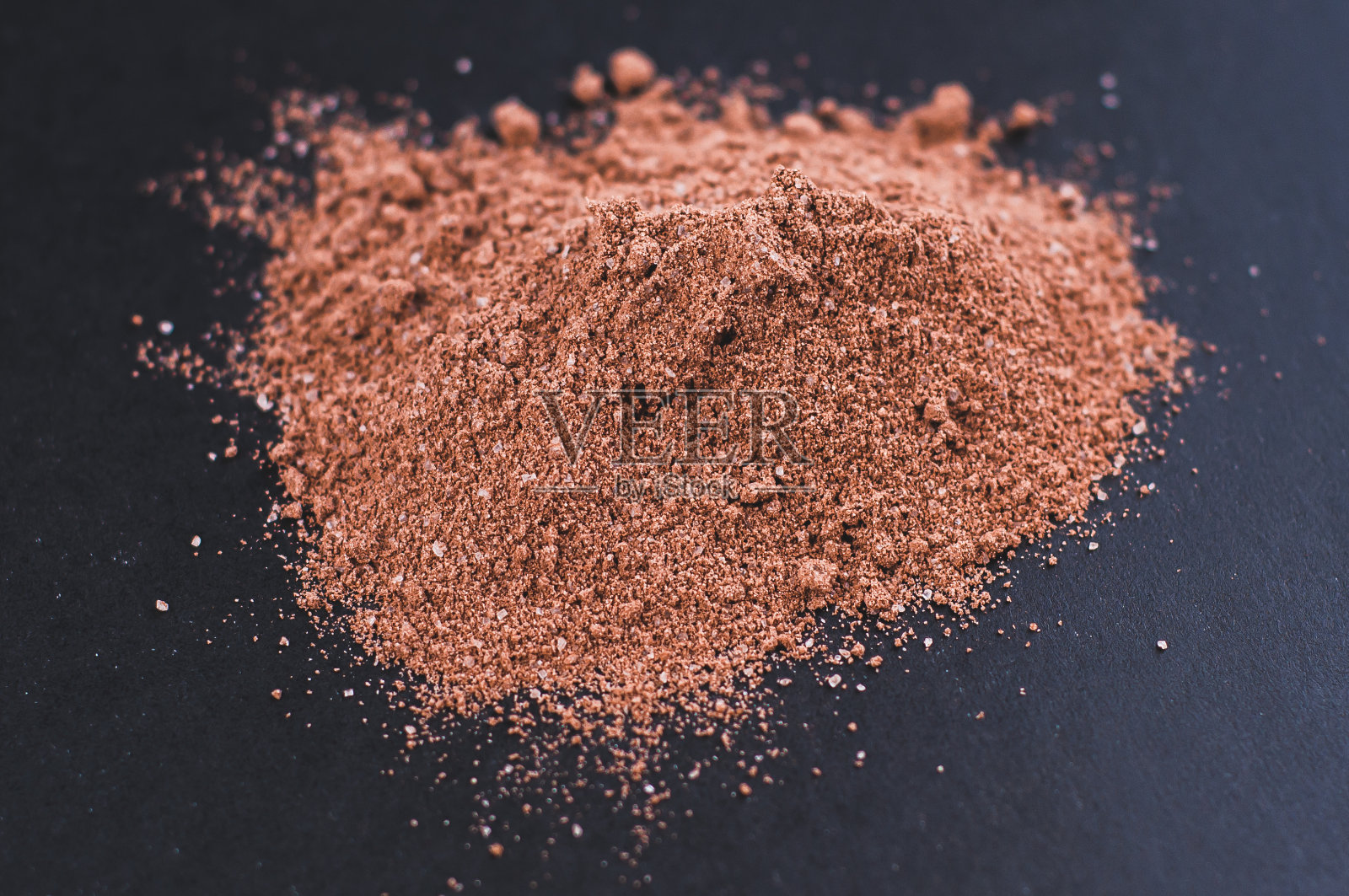 由可可粉混合而成的深褐色底色照片摄影图片