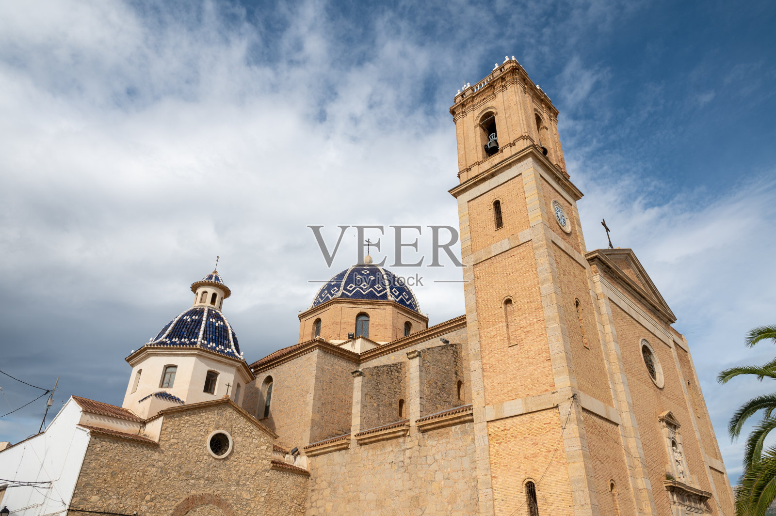The Church of Nuestra Señora del Consuelo de Altea in Altea in Valencia, Spain in 2022.照片摄影图片