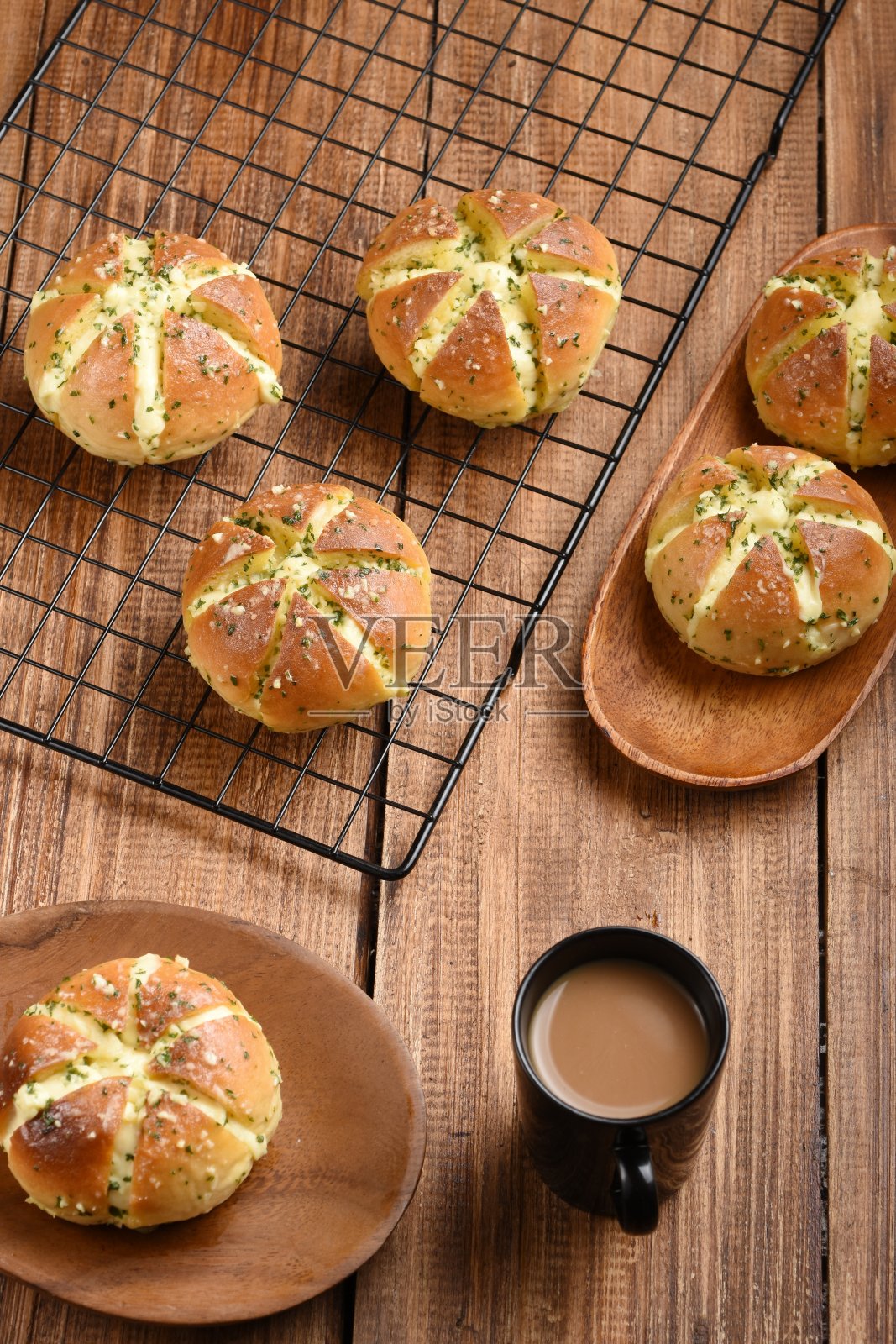 奶油芝士蒜蓉面包照片摄影图片