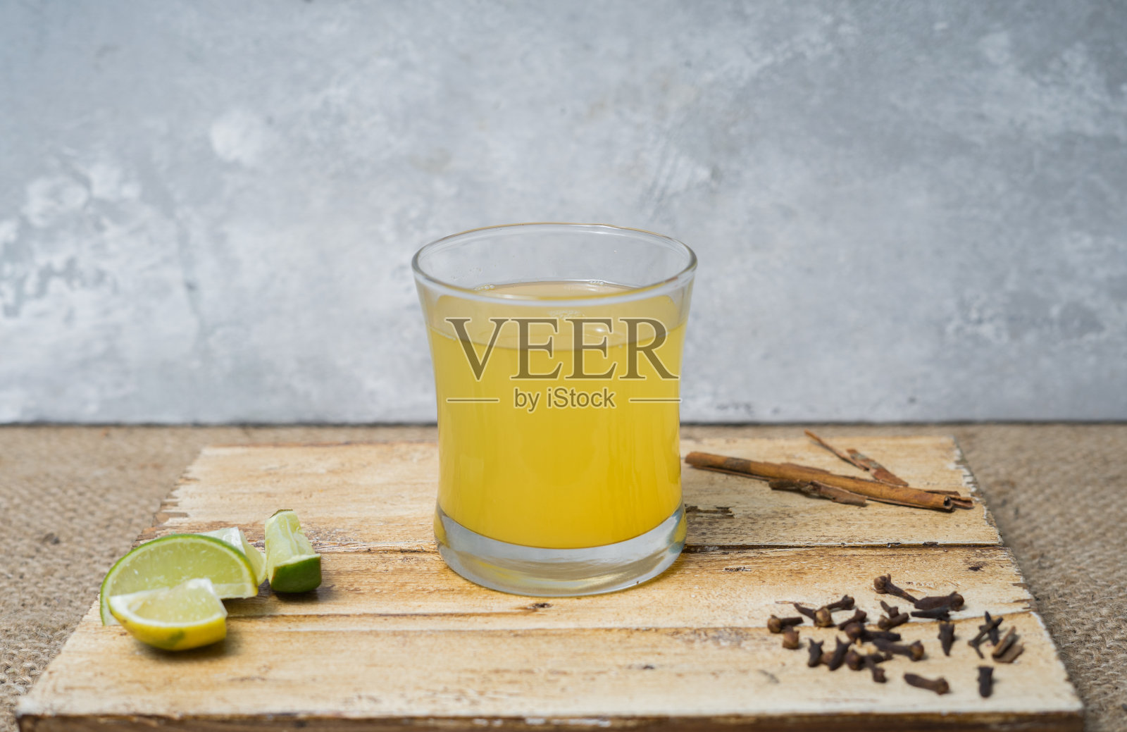 一杯热橙汁照片摄影图片