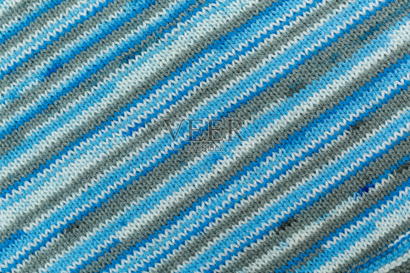 白色背景的针织儿童毛衣照片摄影图片