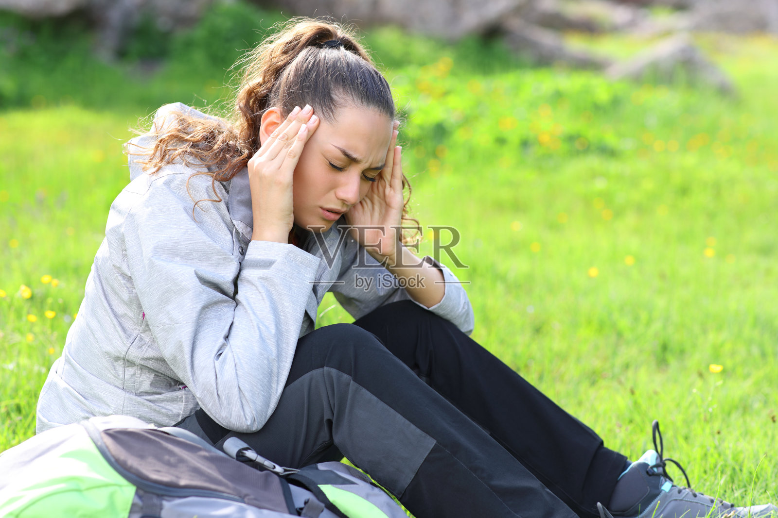 徒步旅行者头痛照片摄影图片