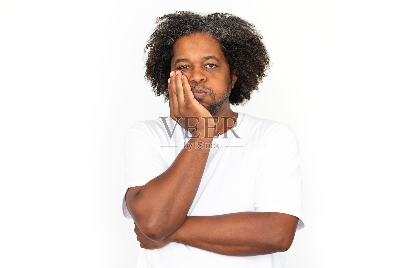 无聊的非洲裔美国男人手托下巴照片摄影图片