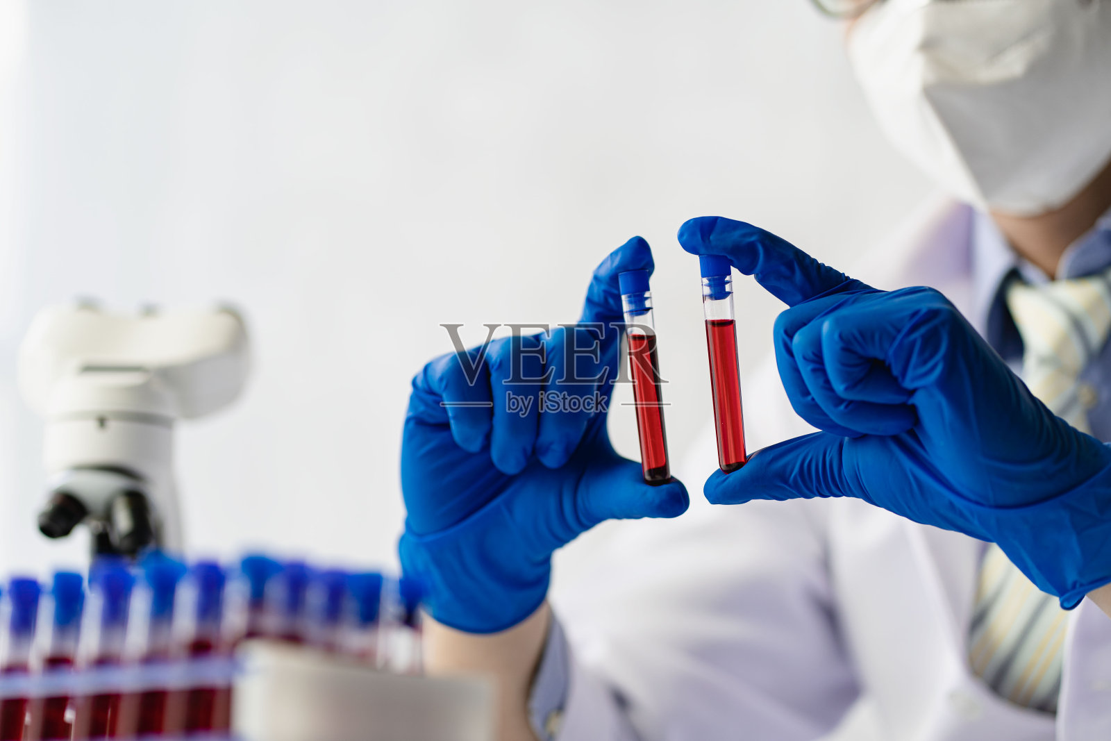 实验室专家与试管科学家合作。化学家。科学技术理念。化学和医学研究照片摄影图片