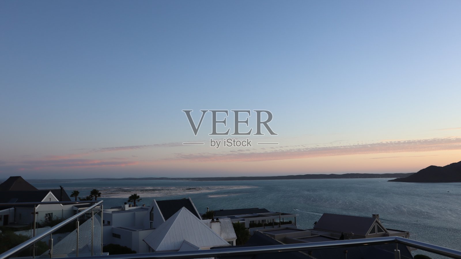 在朗格班泻湖欣赏日落照片摄影图片