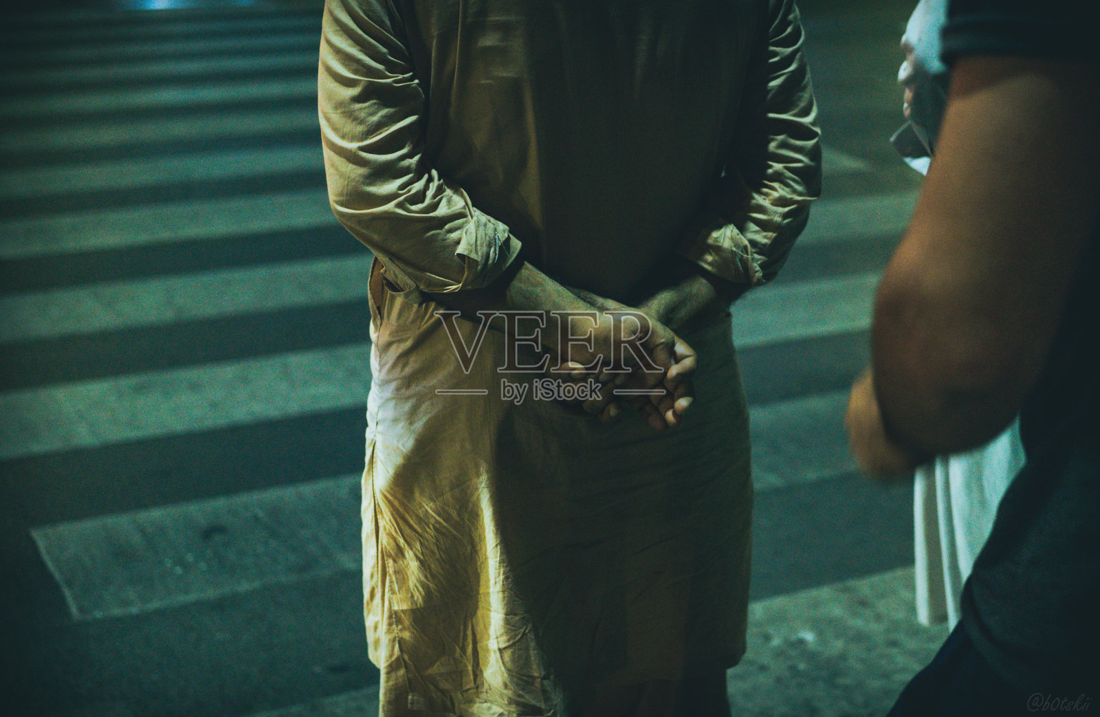 毫不动摇的双手照片摄影图片