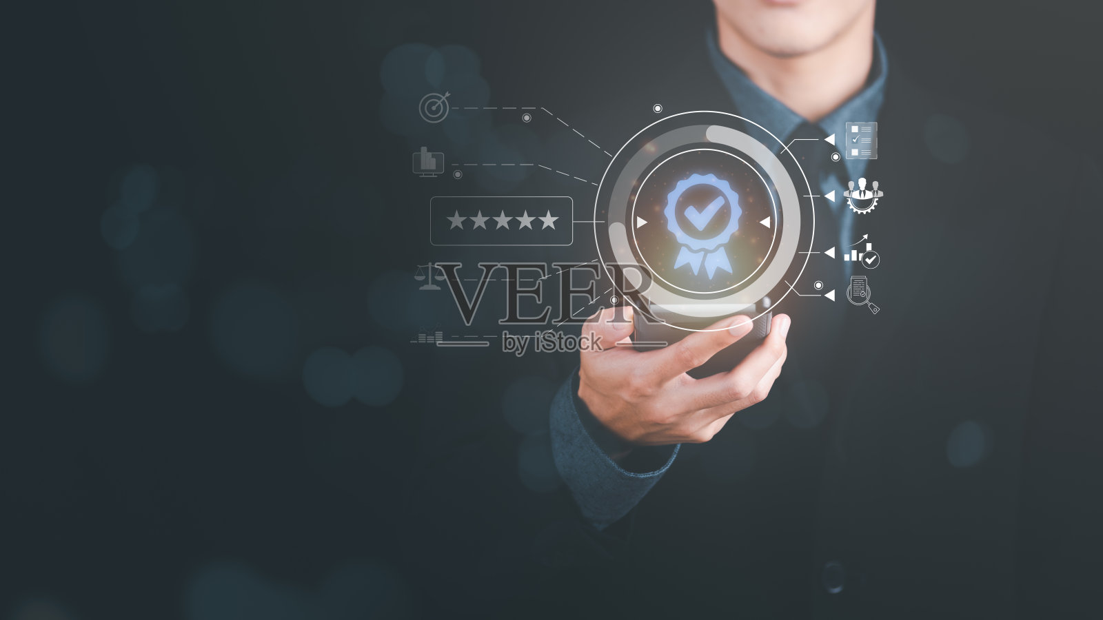 最好的质量保证理念为产品保证，标准的质量。商业保险行业认证，担保，产品认证管理，商家显示指向虚拟图标照片摄影图片