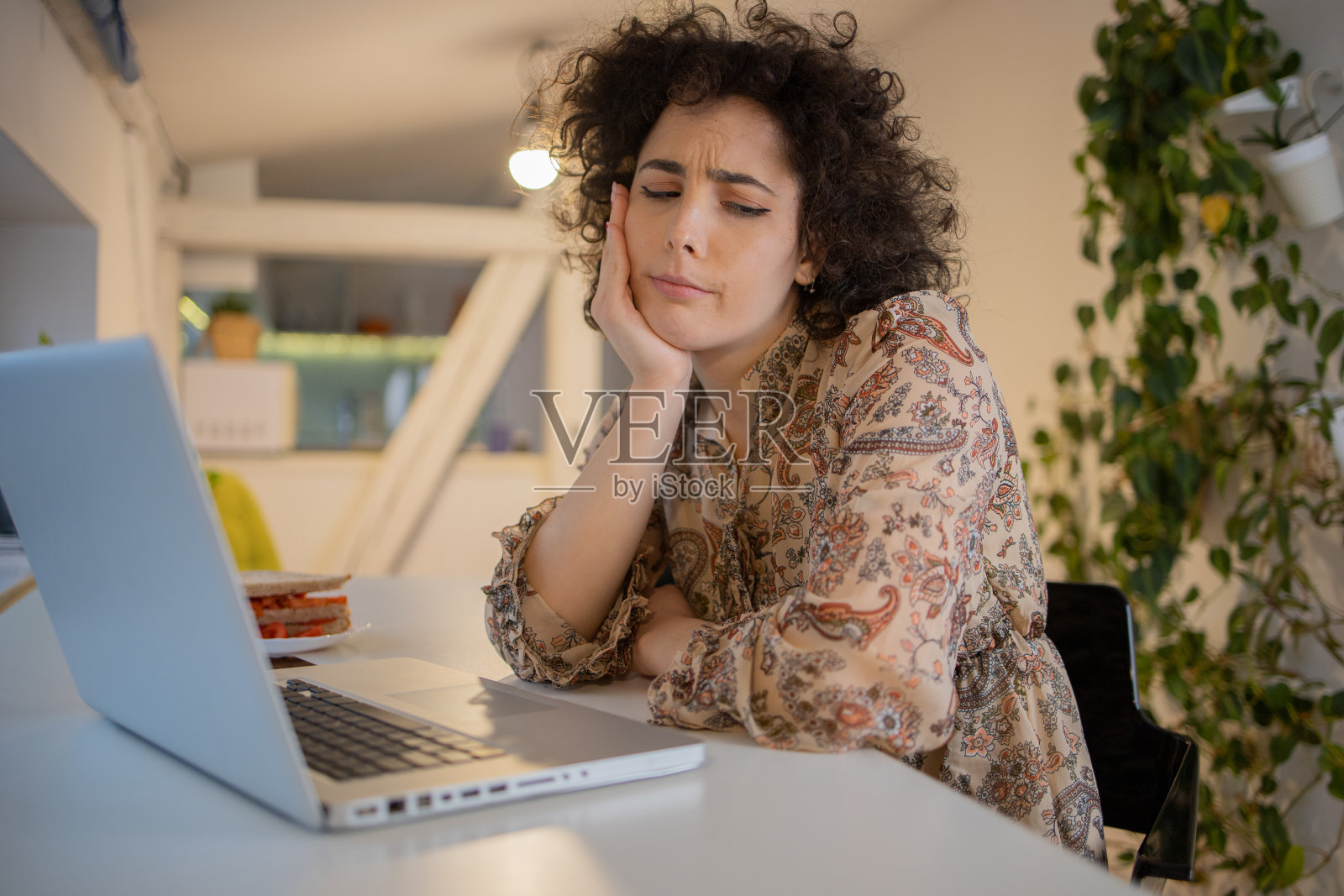 为什么会痛照片摄影图片