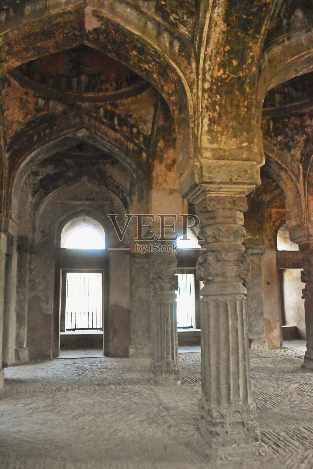 印度哈里亚纳邦希萨尔市拉特基清真寺(清真寺)的建筑柱照片摄影图片