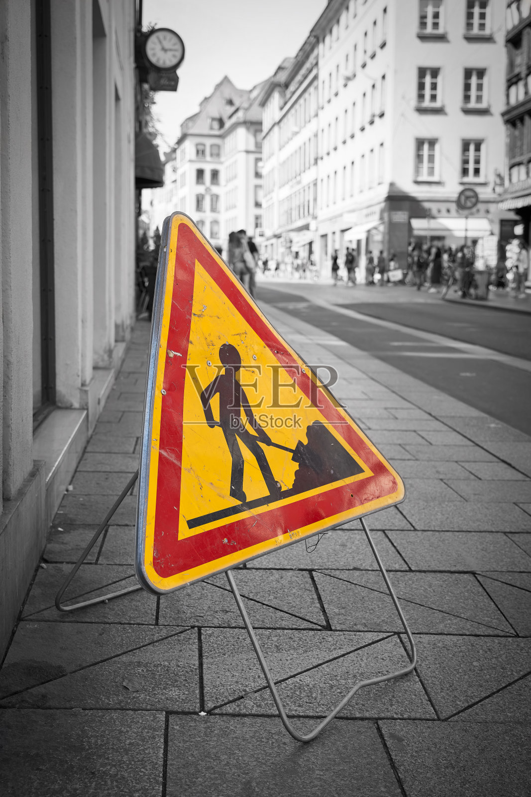 法国斯特拉斯堡人行道上的建筑工地标志照片摄影图片