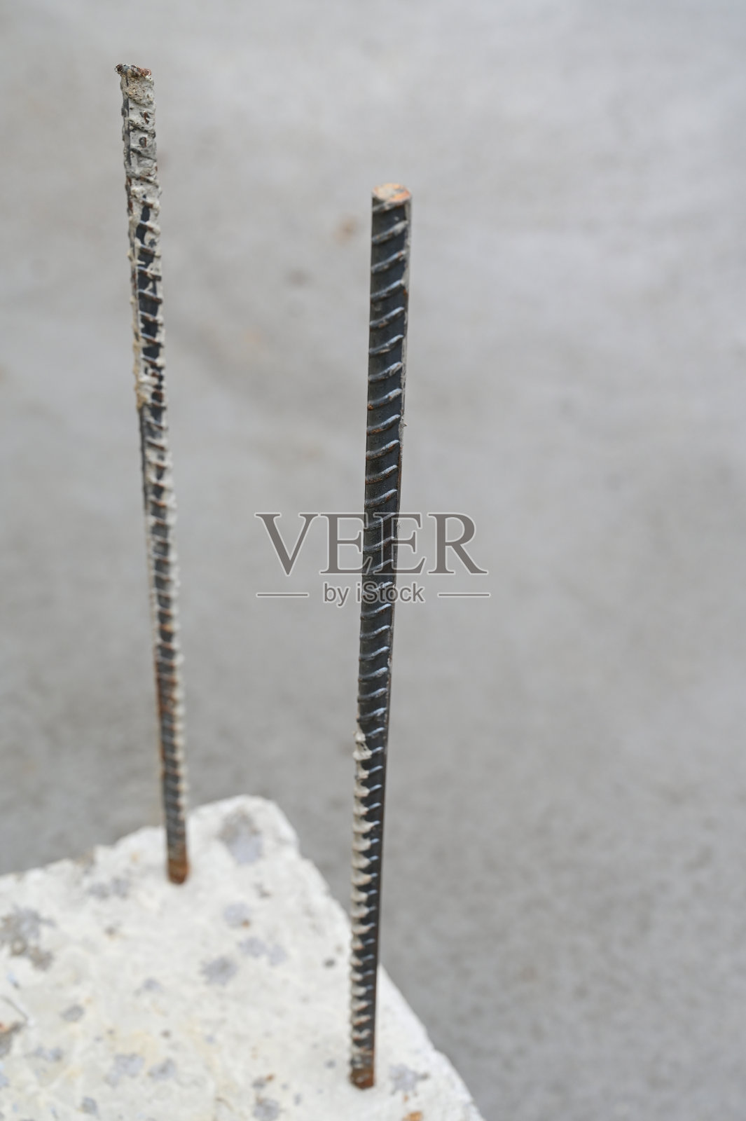 钢筋水泥杆和水泥地板，建筑行业照片摄影图片