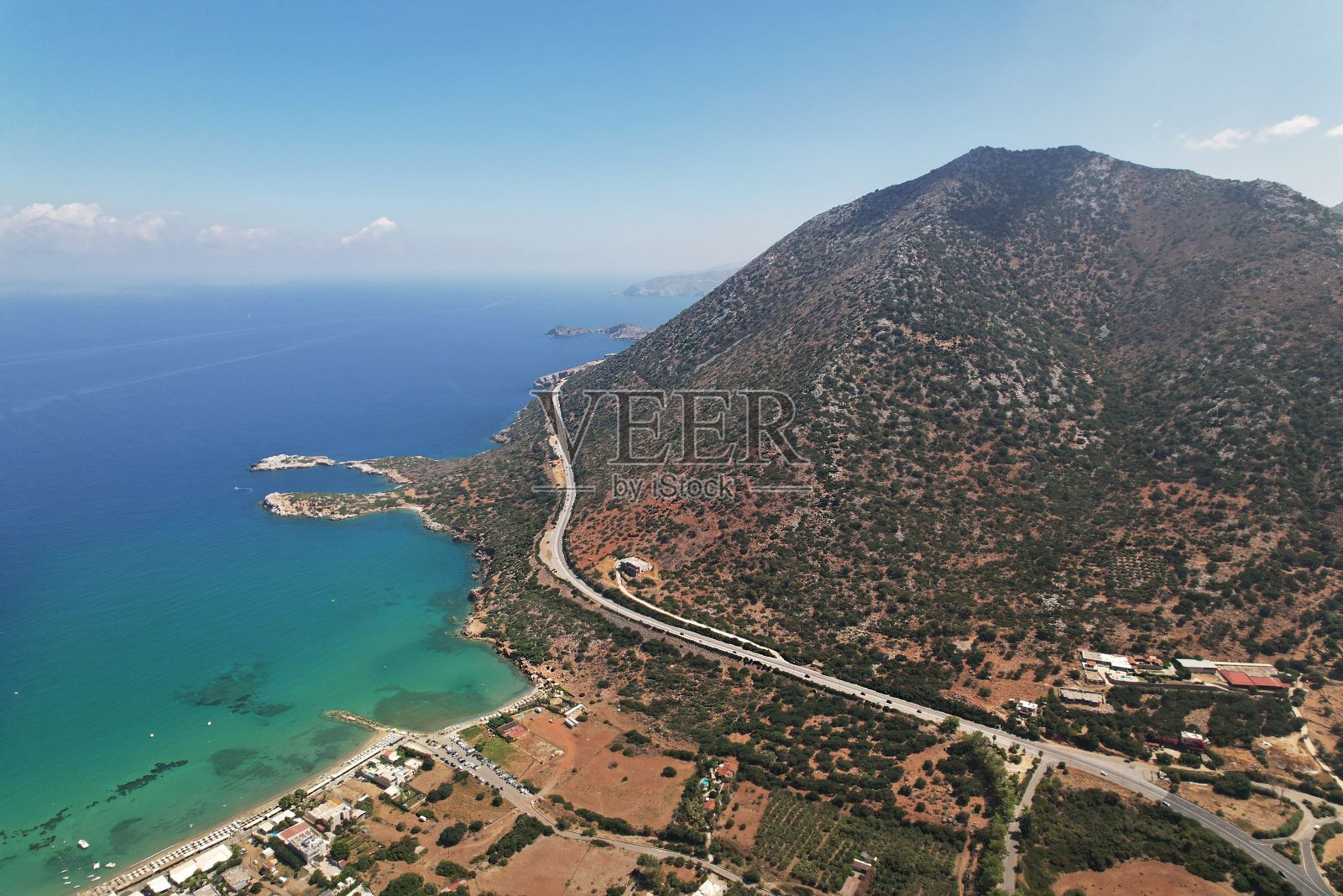 早晨通往伊拉克利翁的道路鸟瞰图照片摄影图片