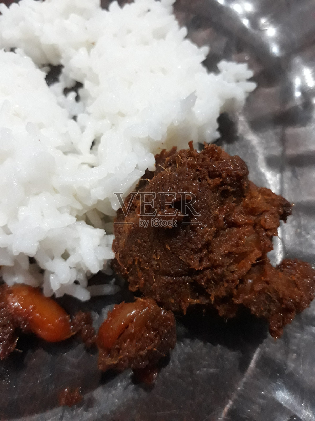 仁当牛肉，印尼传统食品照片摄影图片