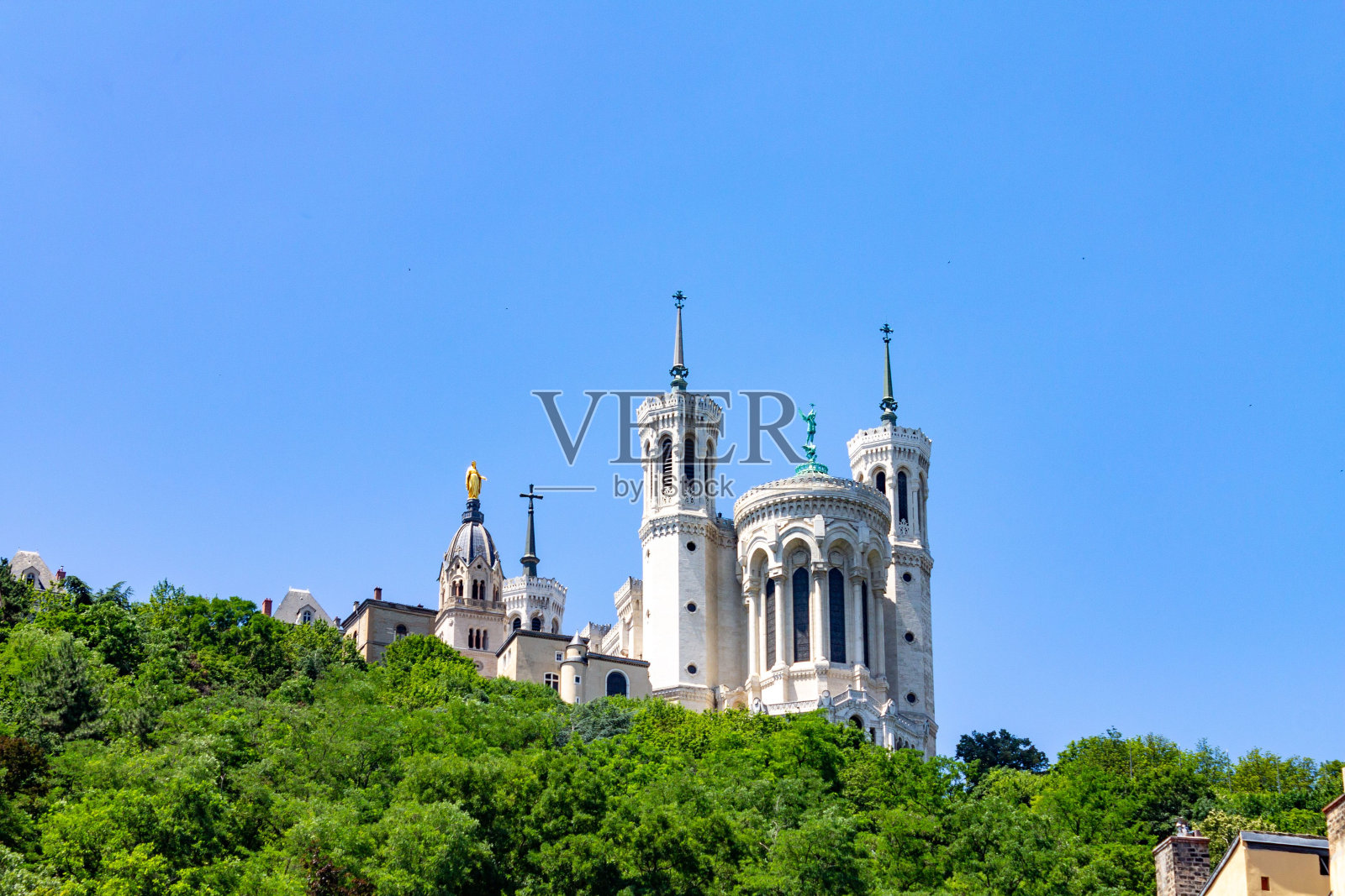 法国里昂，Fourviere圣母院大教堂的正面照片摄影图片