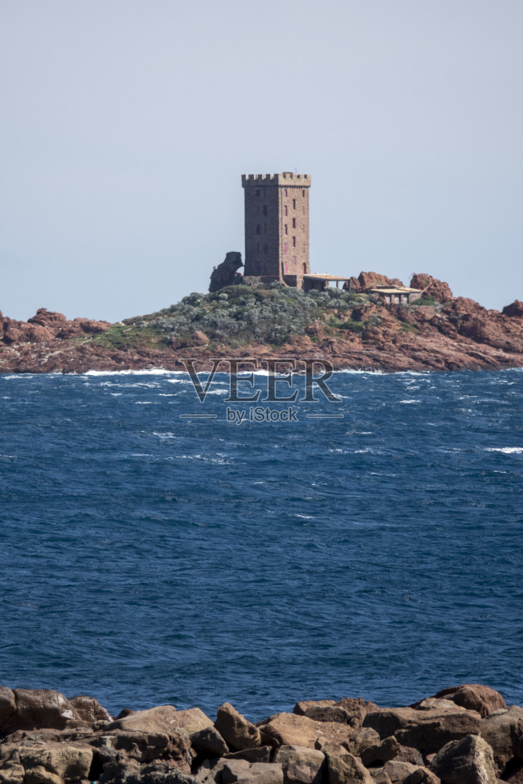 Île d'Or facing Dramont landing beach in Saint-Raphaël, French Riviera, France, Europe照片摄影图片