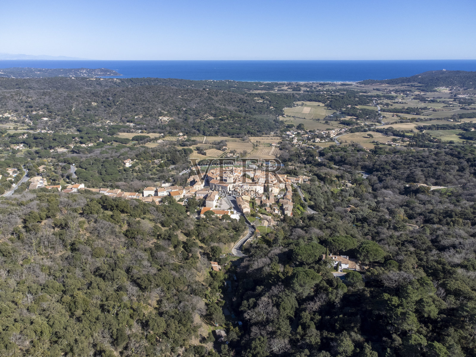 无人机拍摄的Ramatuelle，法国里维埃拉，瓦尔，法国，欧洲照片摄影图片