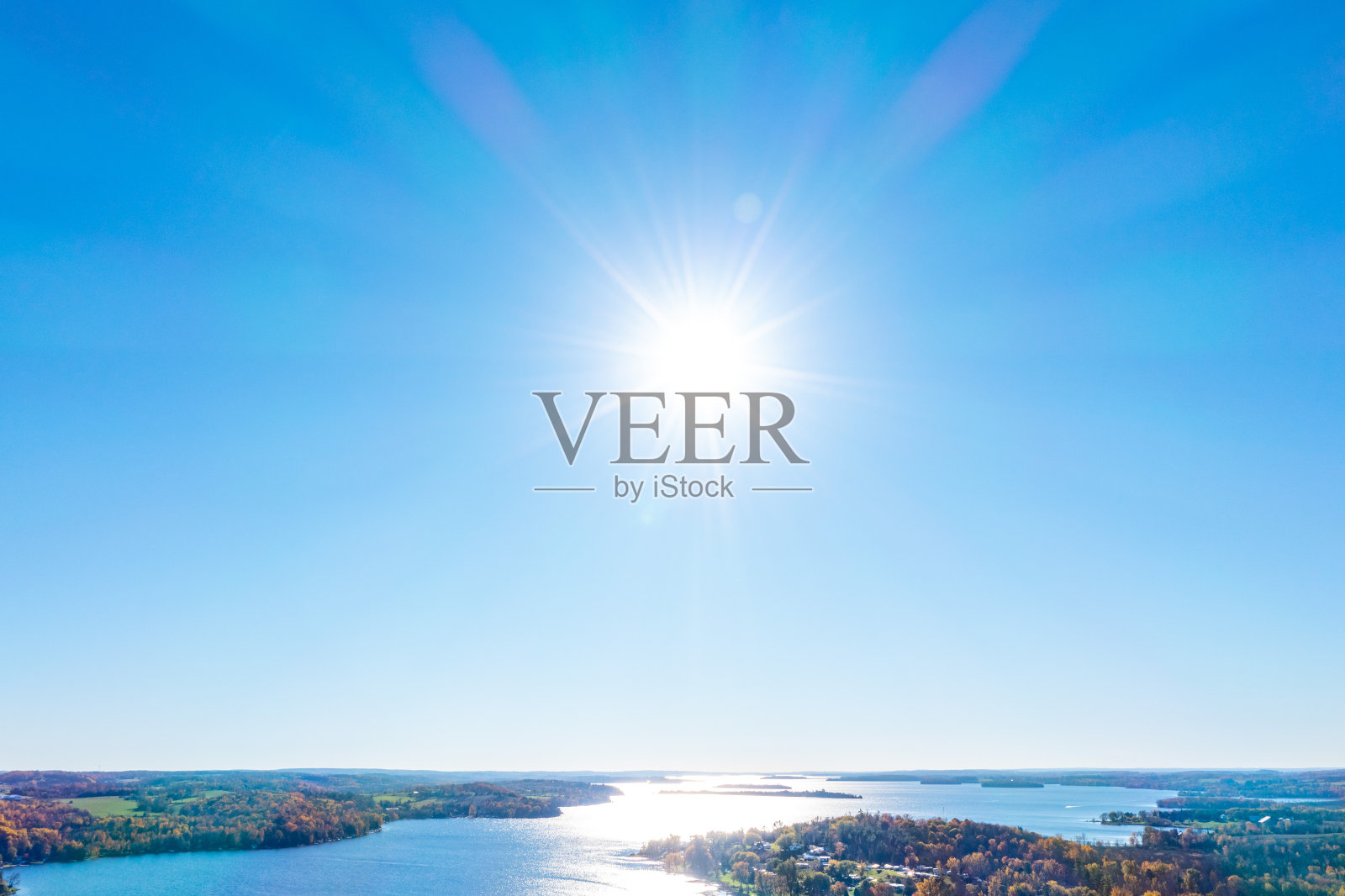 加拿大黑斯廷斯的空中米湖和特伦特河照片摄影图片