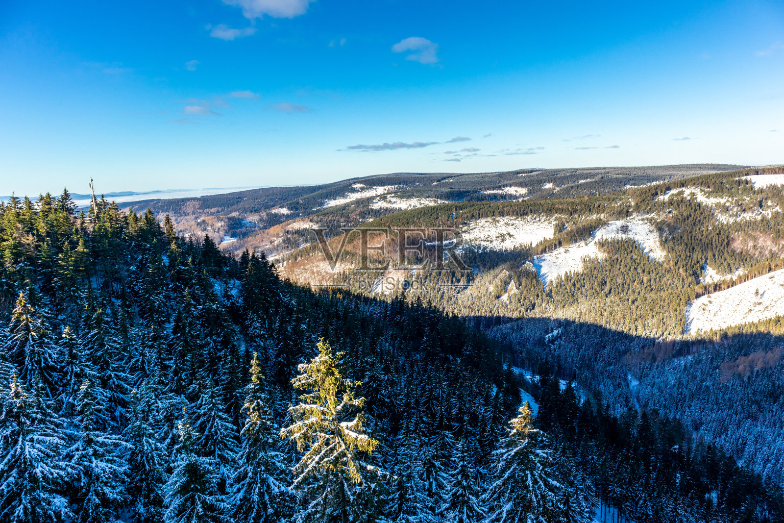 奥伯霍夫附近图林根森林高处美丽的冬季景观照片摄影图片