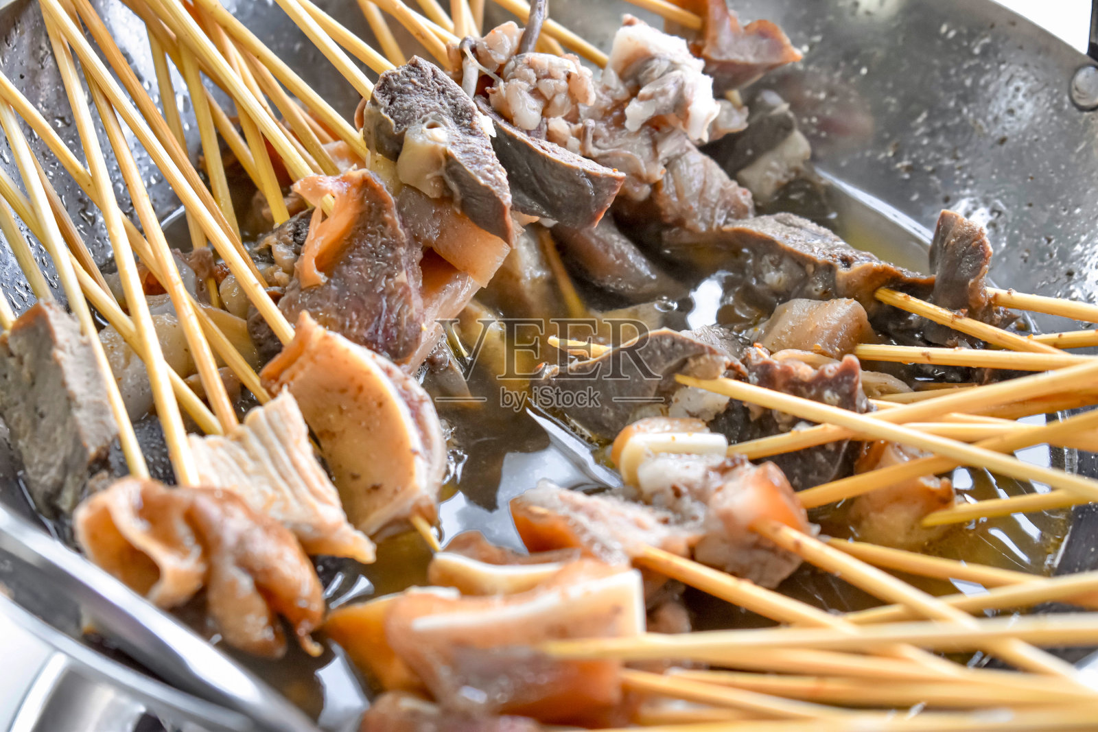 水煮猪肉品种肉类。缅甸著名街头小吃照片摄影图片