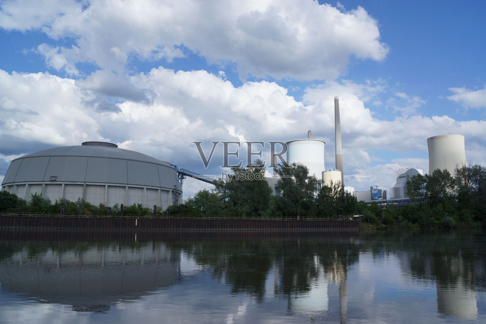 德国美因河畔哈瑙附近的Staudinger燃煤发电厂照片摄影图片