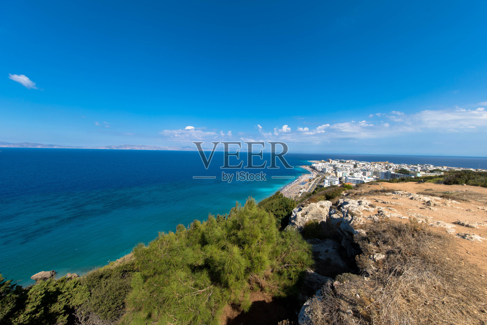 爱琴海沿岸的城市罗德。受欢迎的夏季度假胜地。希腊的罗德岛。照片摄影图片