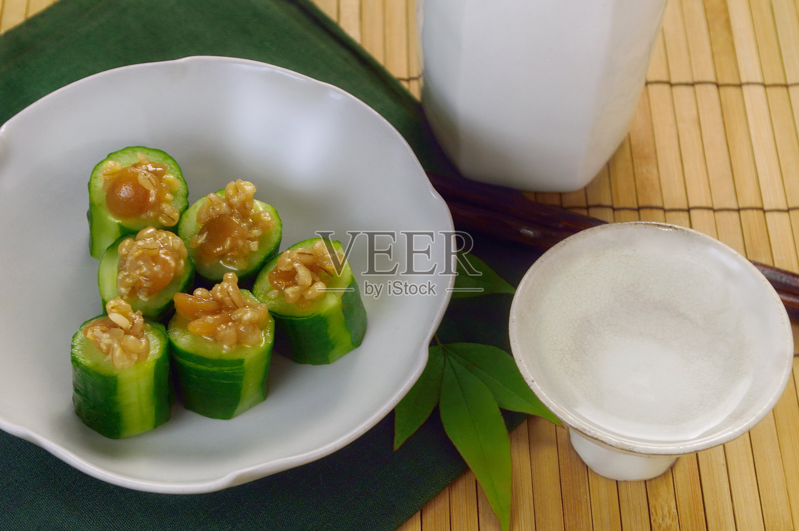 待利酒和清酒照片摄影图片