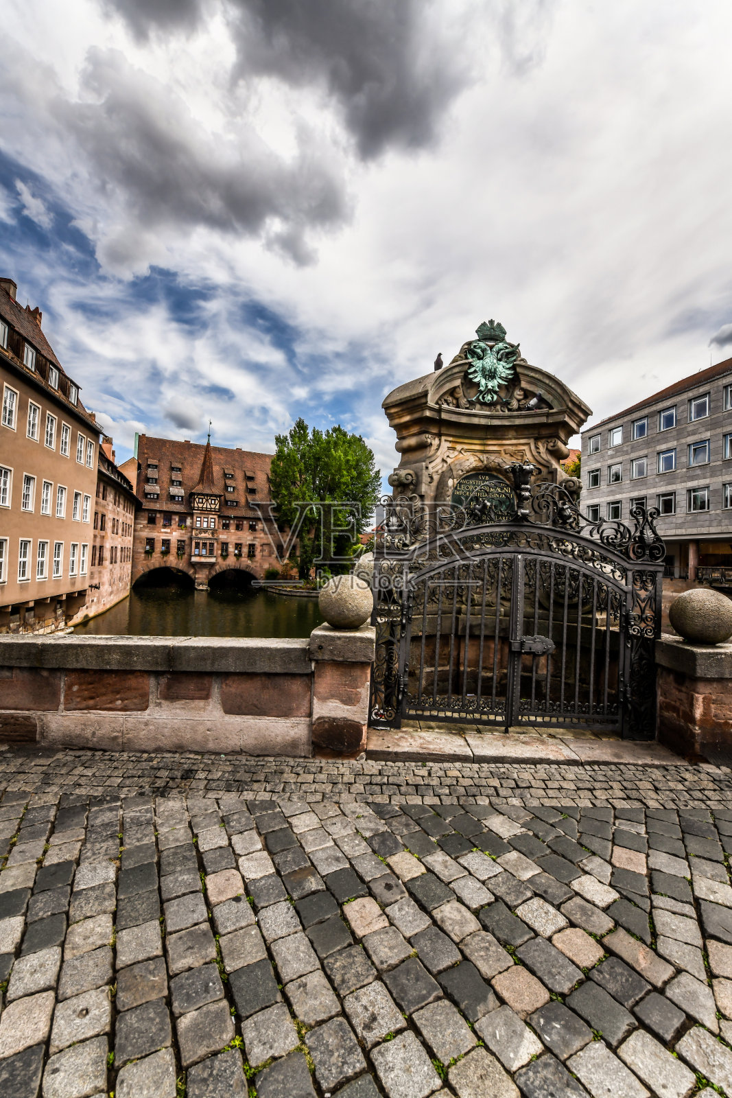 德国纽伦堡佩格尼茨河上的博物馆桥照片摄影图片