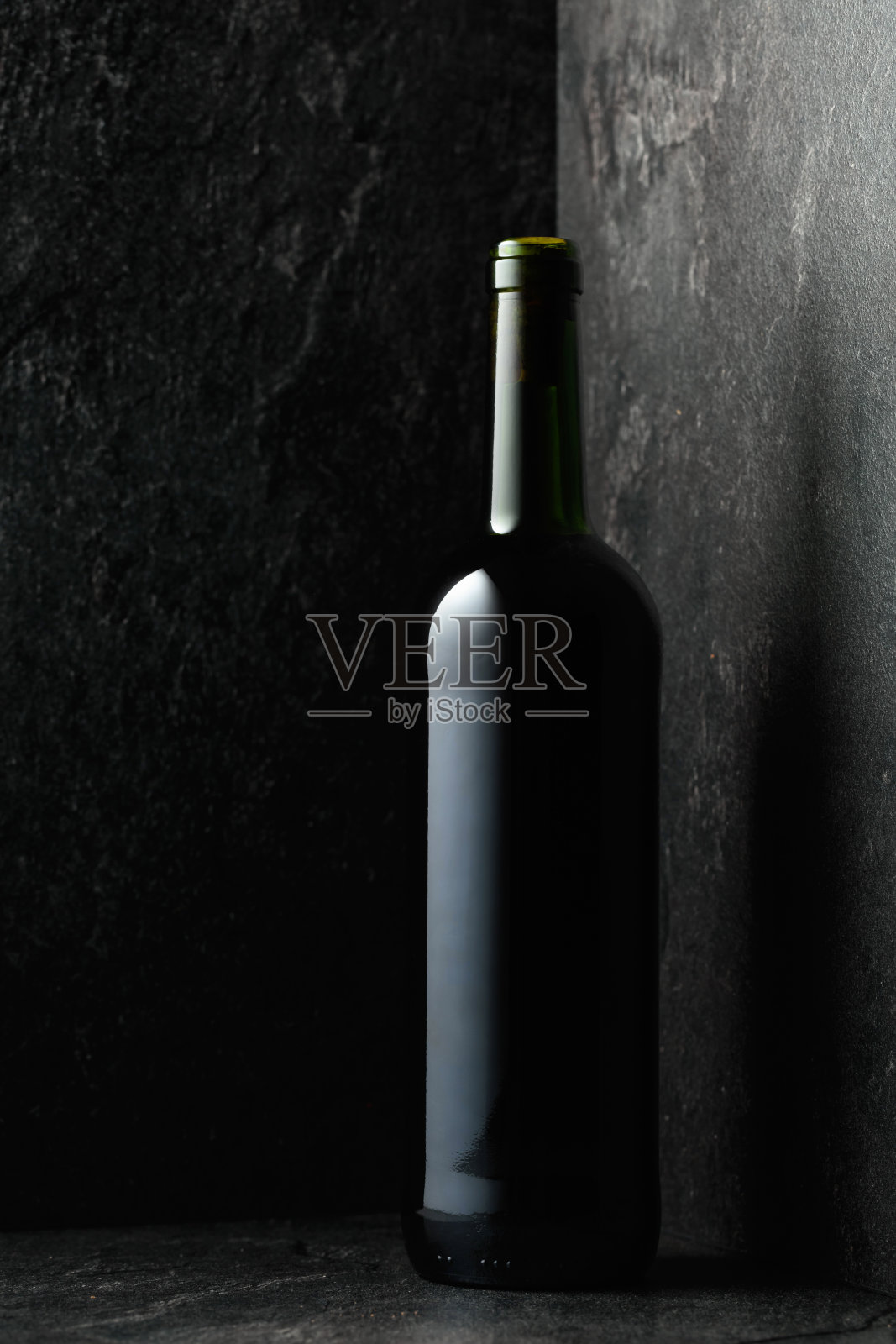 一瓶红酒。照片摄影图片