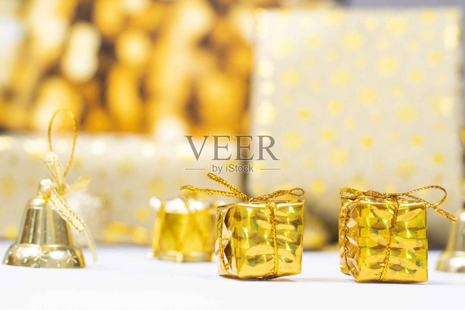 金色圣诞装饰品照片摄影图片