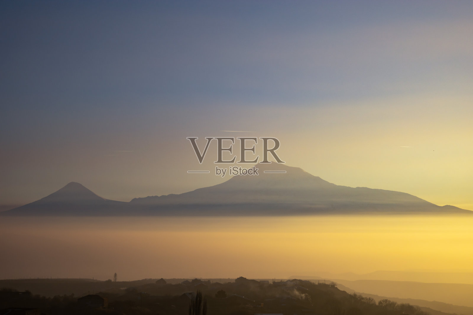 日落时分的阿拉拉特山照片摄影图片