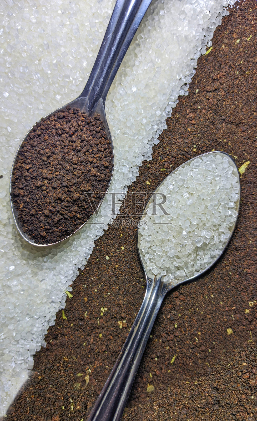 两勺糖和茶粉照片摄影图片
