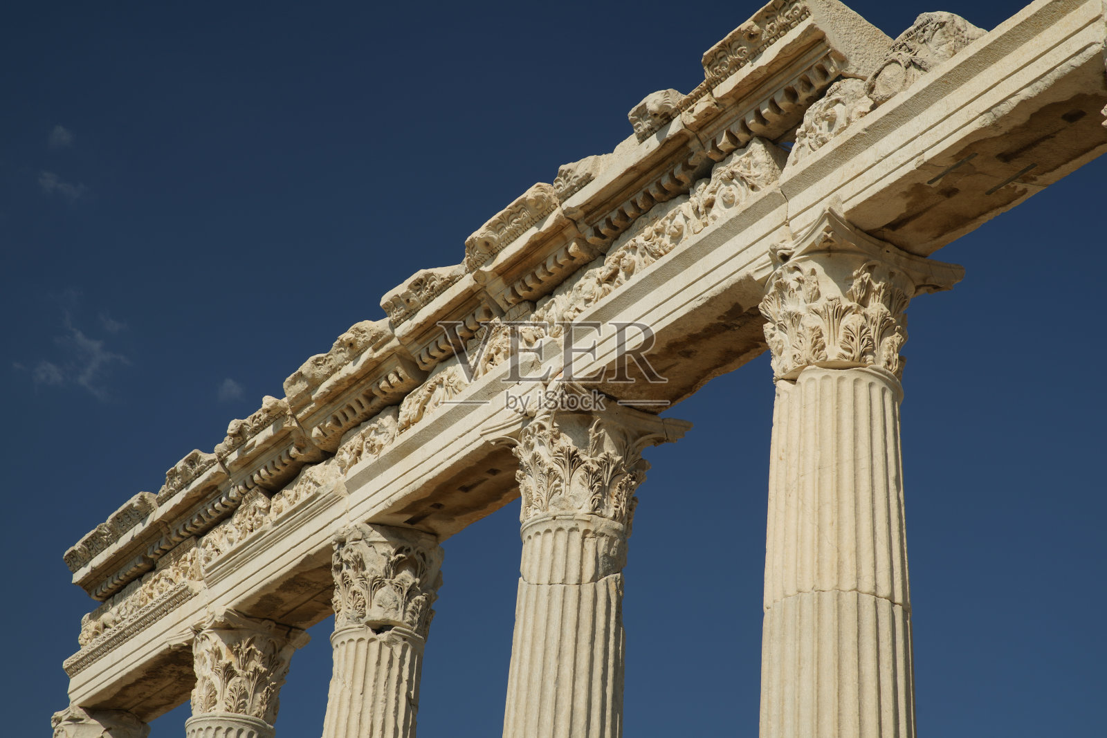 土耳其Denizli的Lycus古城的老底嘉石柱照片摄影图片