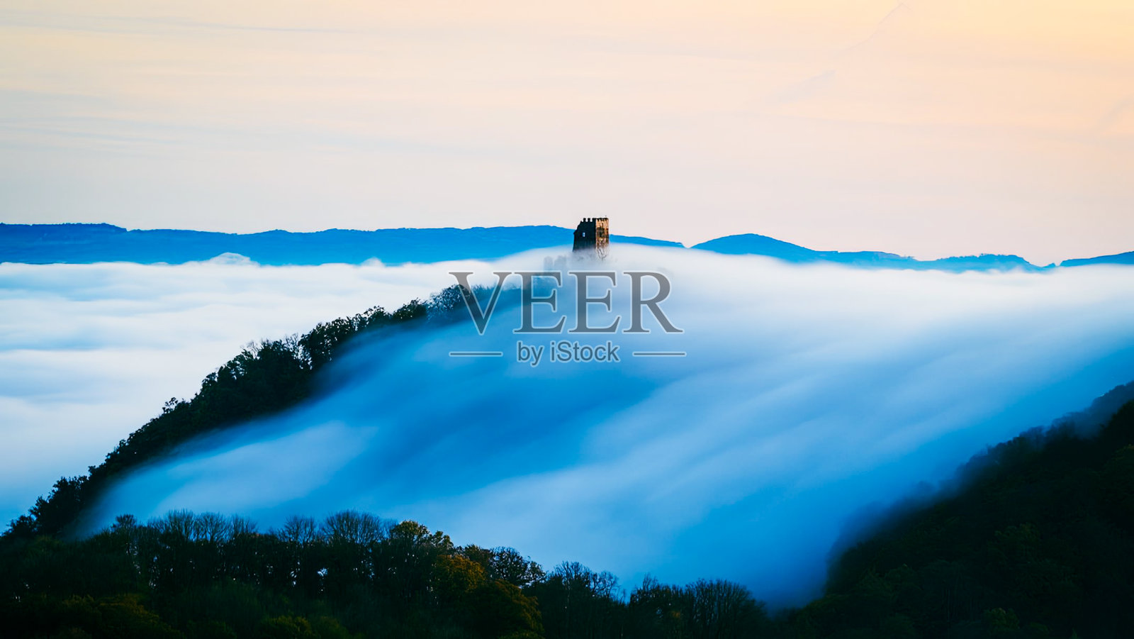 泰国湄宏颂省的傍晚气氛-20度照片摄影图片