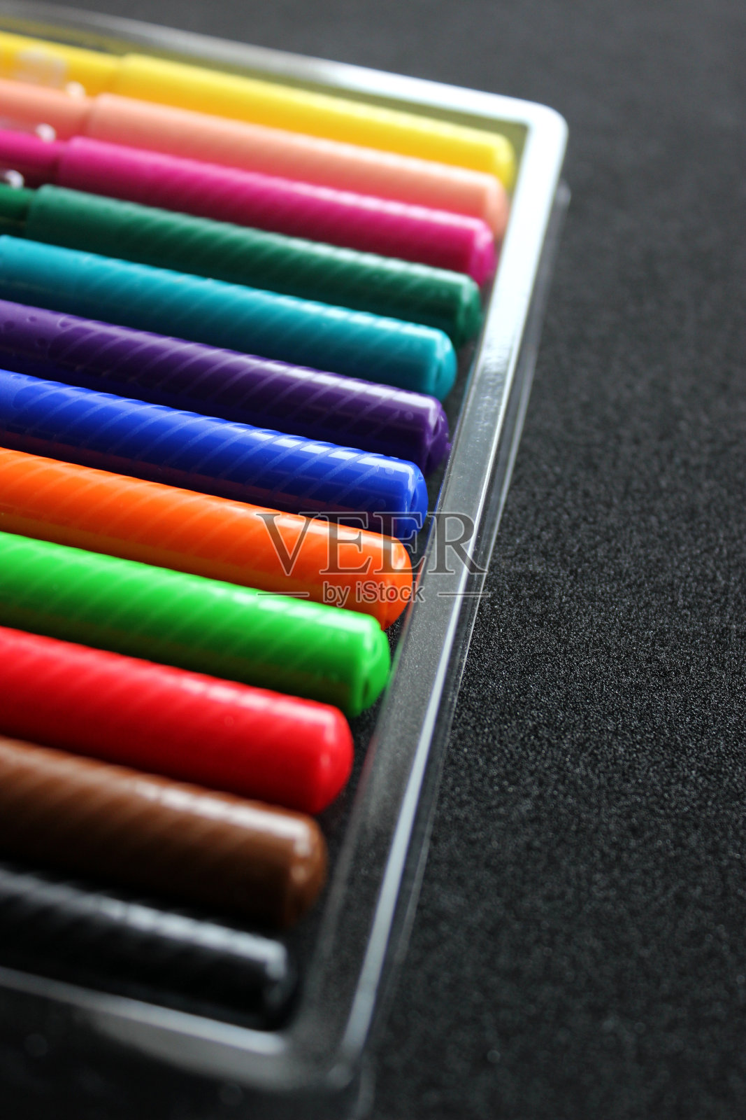 顶部部分的多色标记堆叠在托盘垂直库存照片照片摄影图片