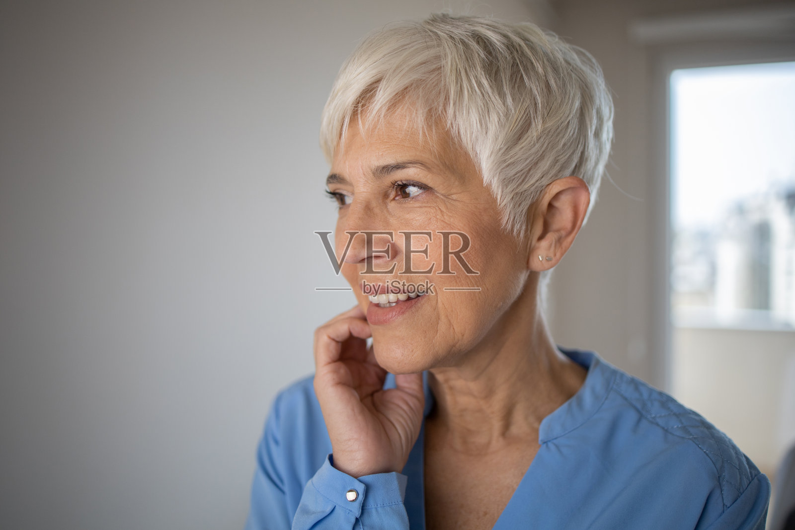 优雅成熟的女人照片摄影图片