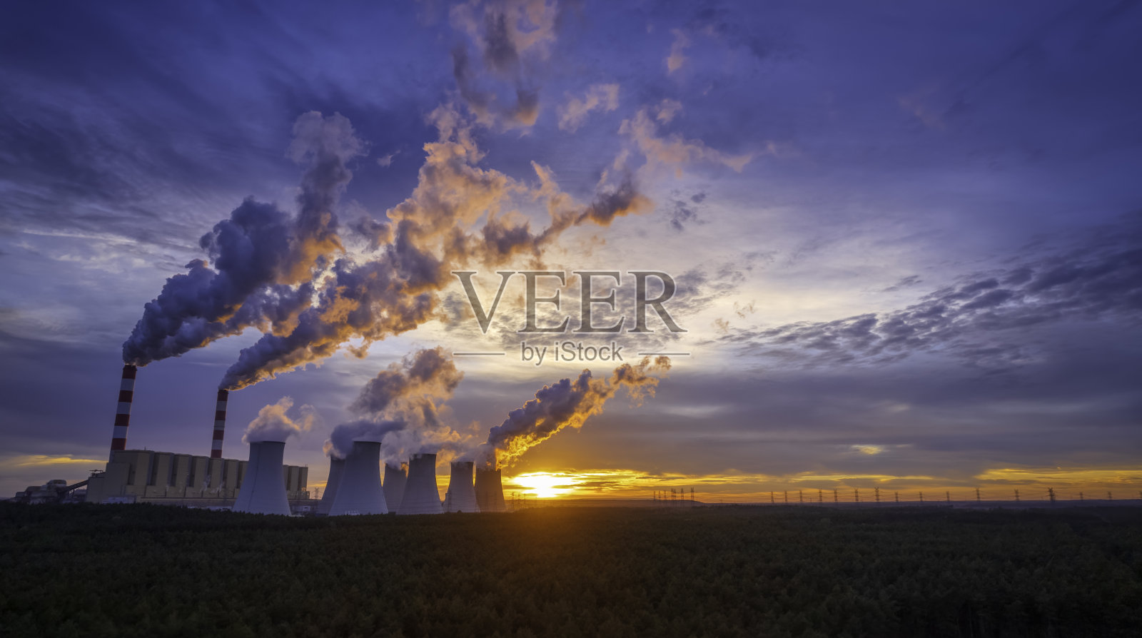 傍晚的燃煤电厂(鸟瞰图)照片摄影图片