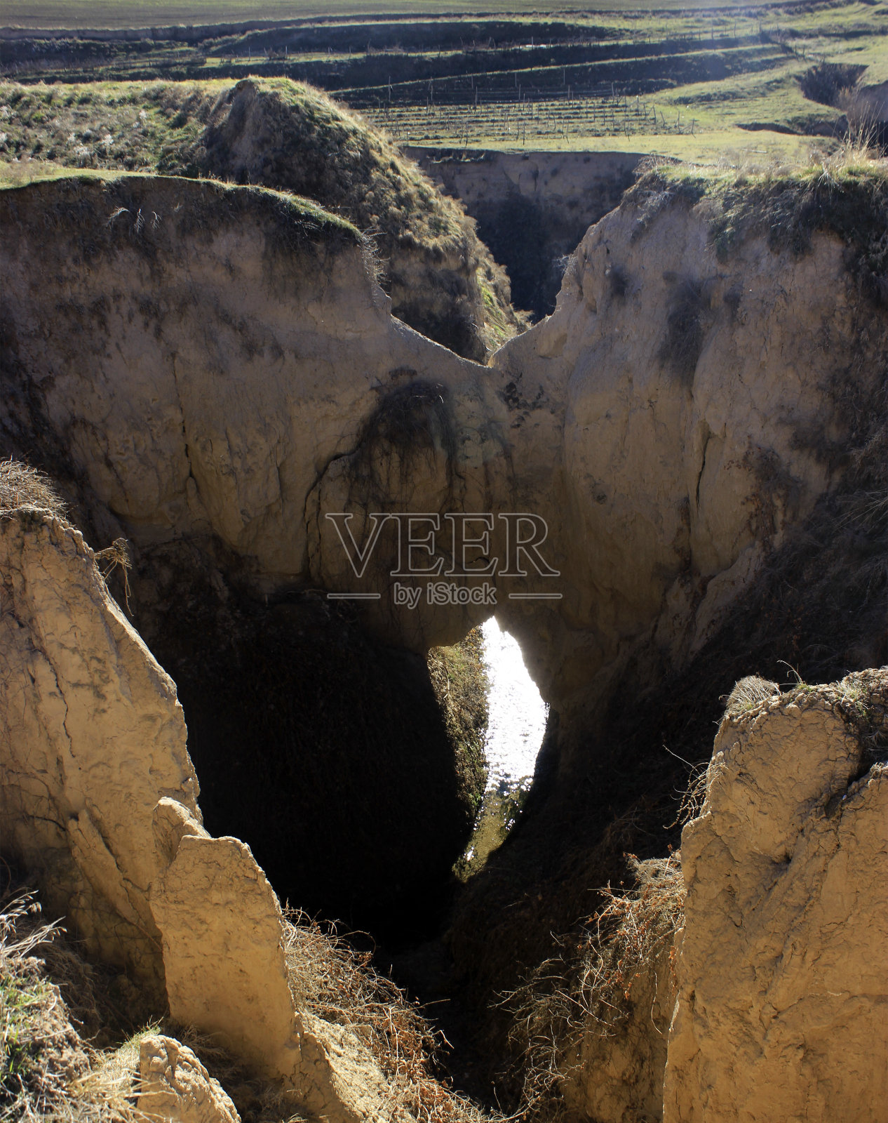 坎儿井——灌溉的涵洞照片摄影图片