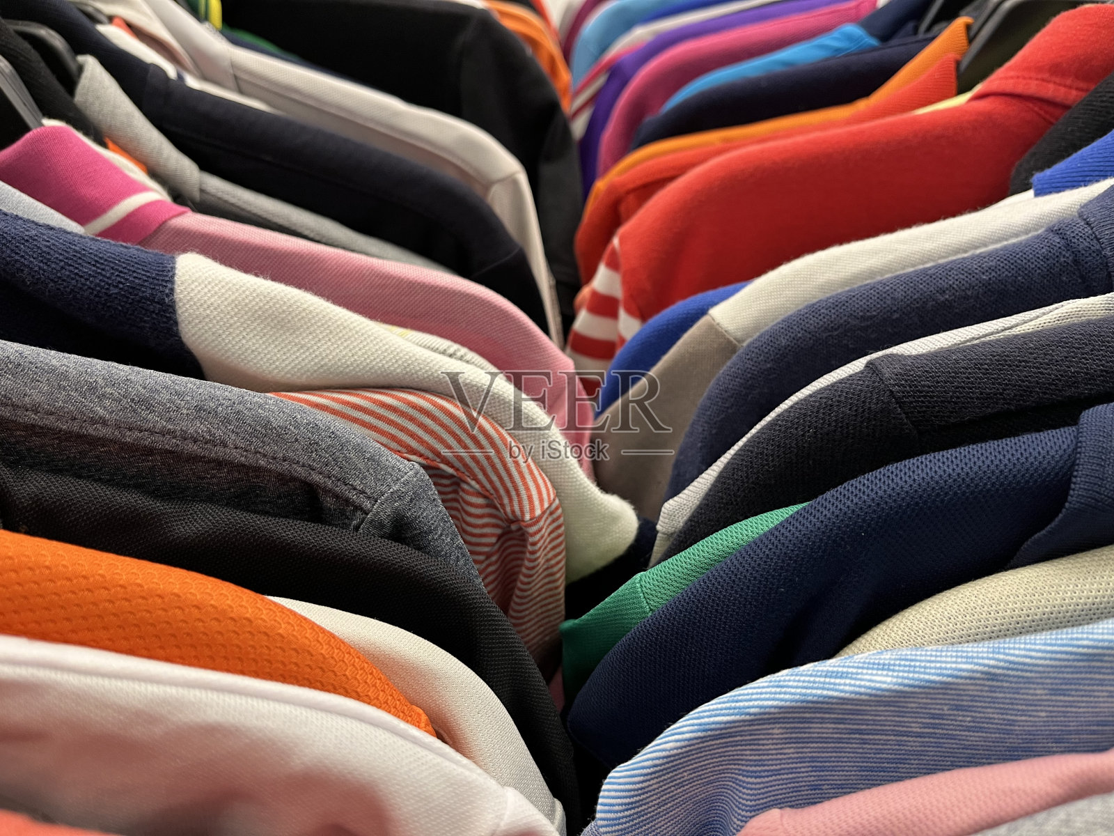 卖二手衣服的旧货店照片摄影图片