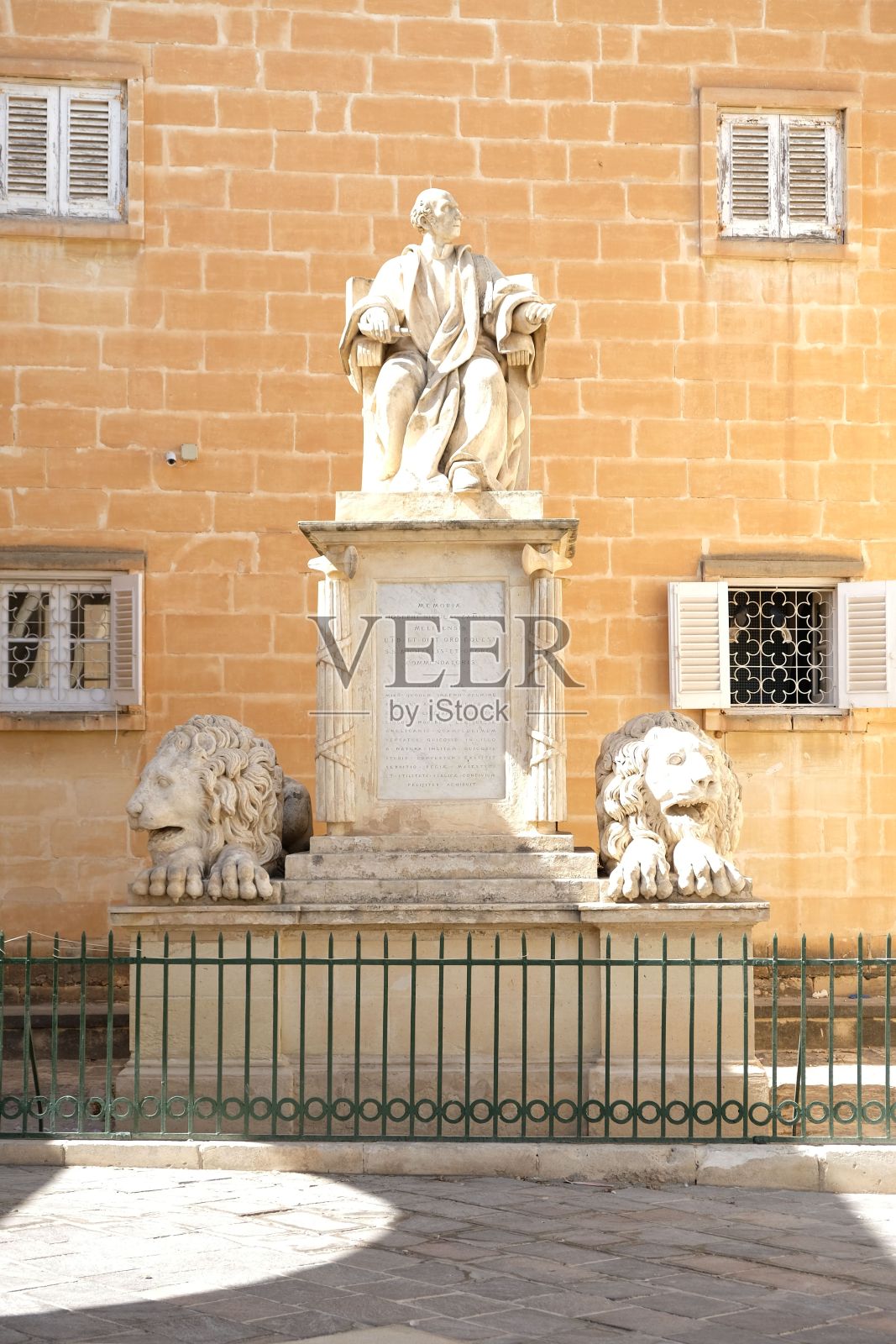 垂直拍摄的雕像在马耳他照片摄影图片