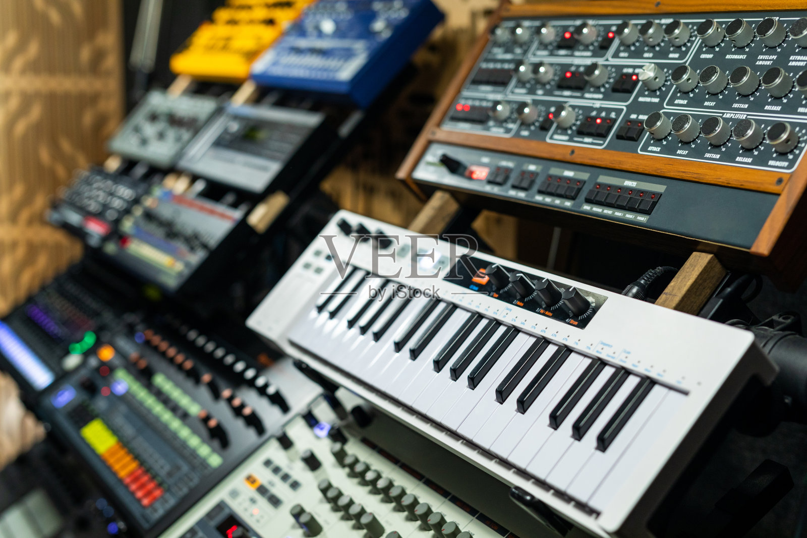 录音室的混音器照片摄影图片