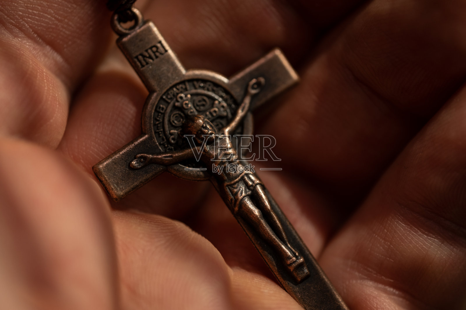 金属十字架照片摄影图片