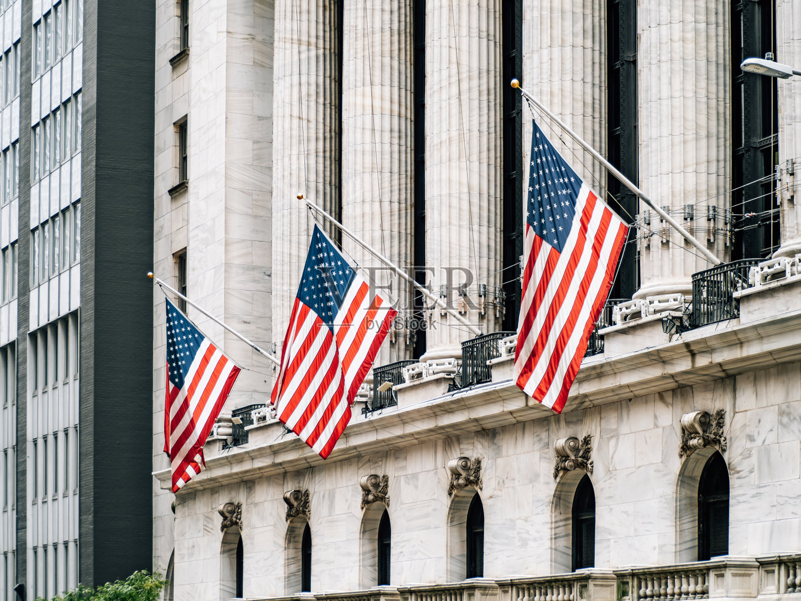 曼哈顿的美国国旗照片摄影图片