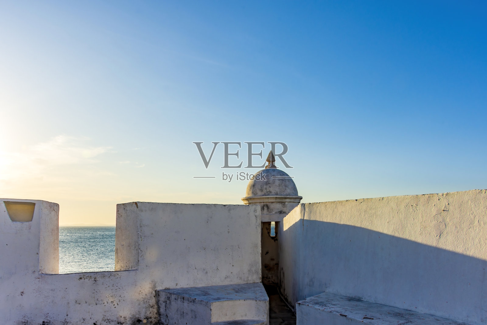 面向大海的古老堡垒照片摄影图片