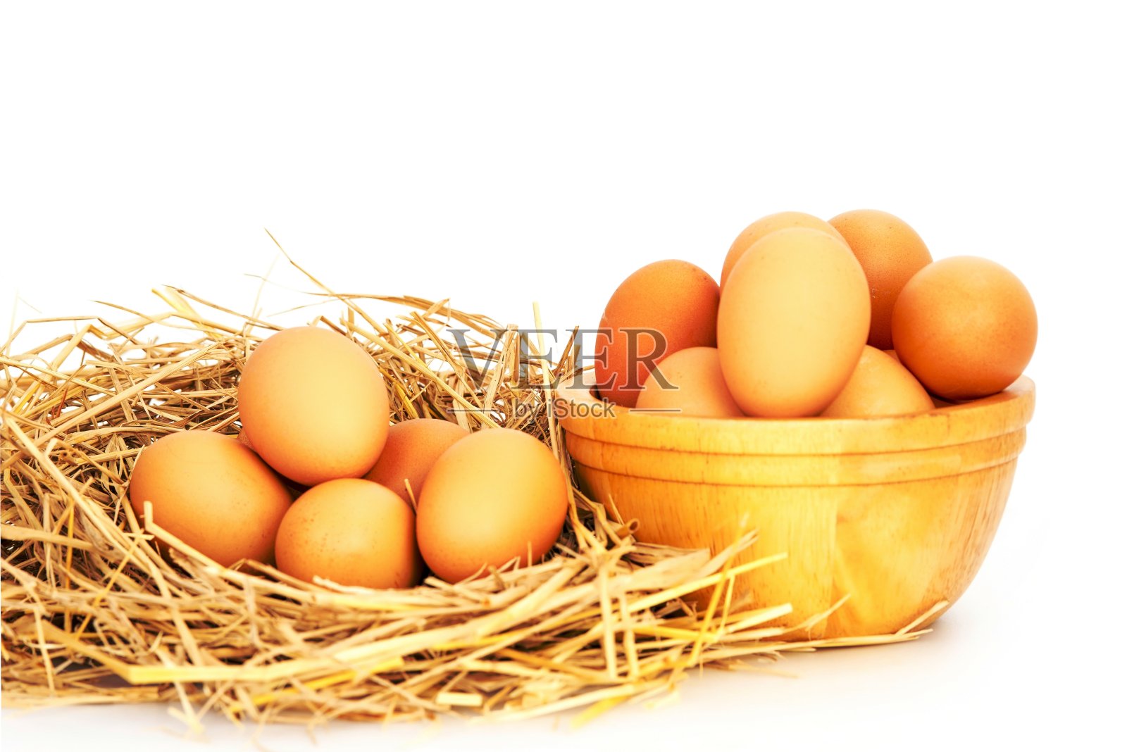 鸡蛋，鸡蛋在篮子里和碗里照片摄影图片